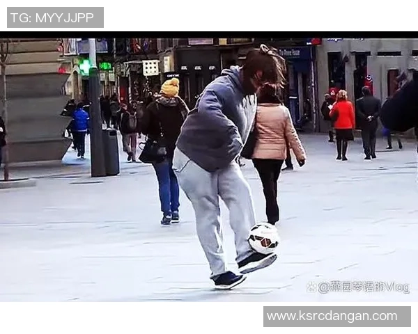 足球明星化身流浪汉街头体验生活引发热议与反思